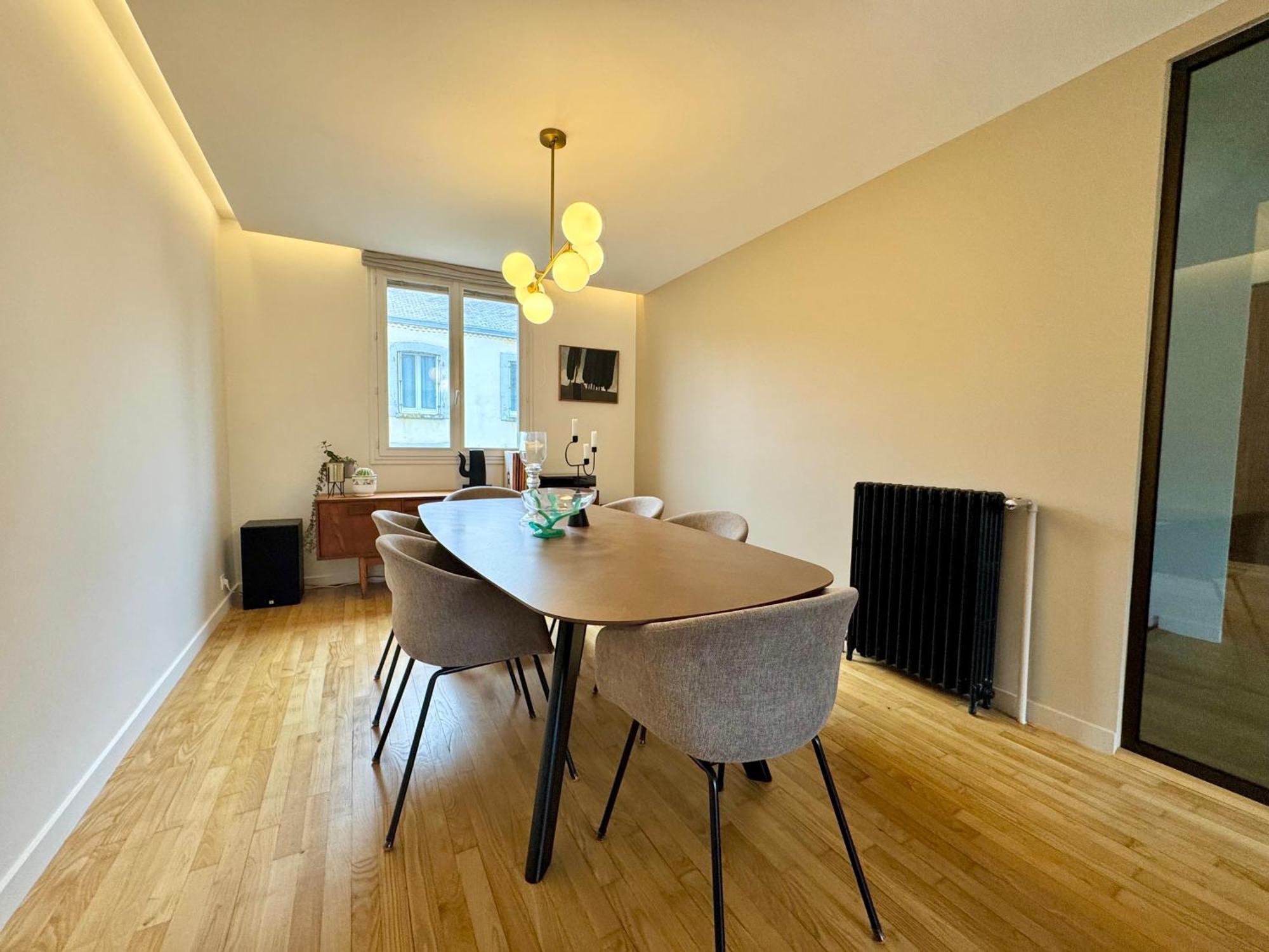 Hébergement de vacances La Maison D Ernest, Avec Jardin, A Deux Pas De La Gare